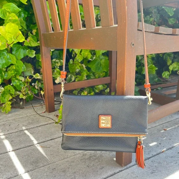 Dooney & Bourke Black Pebbled Leather Zipper Clutch Crossbody Bag Red Interior - Picture 16 of 16